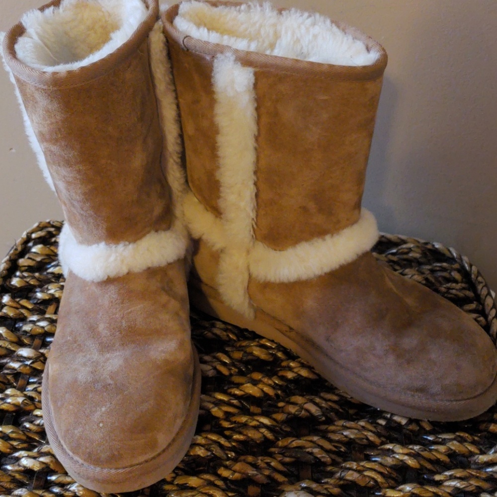 Women's Ugg Short Sundance - Picture 6 of 6